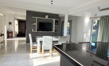 Casa en venta - 3 Dormitorios 3 Baños - Cochera - 600Mts2 - Villa Parque Sicardi, La Plata