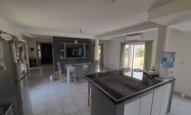 Casa en venta - 3 Dormitorios 3 Baños - Cochera - 600Mts2 - Villa Parque Sicardi, La Plata