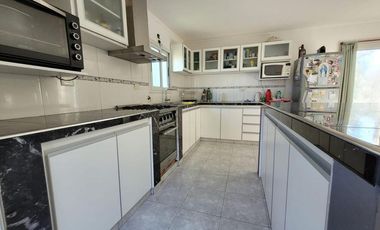 Casa en venta - 3 Dormitorios 3 Baños - Cochera - 600Mts2 - Villa Parque Sicardi, La Plata