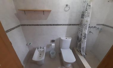 Casa en venta - 3 Dormitorios 3 Baños - Cochera - 600Mts2 - Villa Parque Sicardi, La Plata