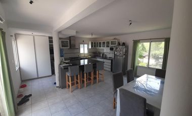 Casa en venta - 3 Dormitorios 3 Baños - Cochera - 600Mts2 - Villa Parque Sicardi, La Plata