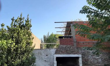 Casa en venta - 2 Dormitorios 1 Baño - Cochera - 1230Mts2 - Monte Grande
