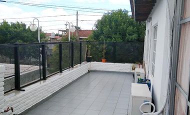 Casa en PH al Frente 3 dorm Cochera para 2 autos. L. de Zamora.