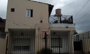 Casa en PH al Frente 3 dorm Cochera para 2 autos. L. de Zamora.