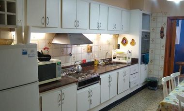 Casa en PH al Frente 3 dorm Cochera para 2 autos. L. de Zamora.