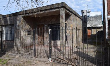 Casa venta Garin 3amb, fondo, jardín, terraza loza, 1 cuadra estación, zona oportunidad!