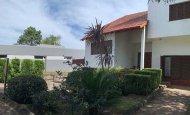 Casa en venta - 4 Dormitorios 4 Baños 2 Cocheras - 480Mts2 - Santa Teresita