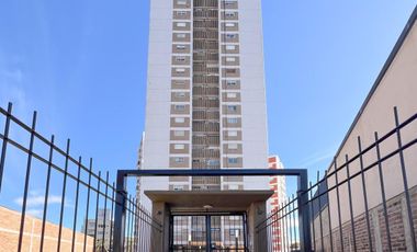 Depto 4 amb. al frente con balcón (con espacio de cochera). Barrio San José.