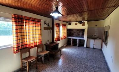 Casa en venta - 2 Dormitorios 1 Baño - Cochera - 600Mts2 - General Paz