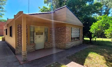 Casa en venta - 2 Dormitorios 1 Baño - Cochera - 600Mts2 - General Paz
