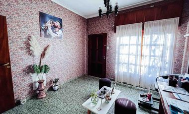 Casa en venta - 2 Dormitorios 1 Baño - Cocheras - 420Mts2 - Berisso