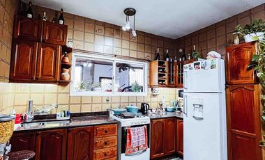 Casa en venta - 2 Dormitorios 1 Baño - Cocheras - 420Mts2 - Berisso