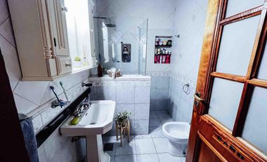 Casa en venta - 2 Dormitorios 1 Baño - Cocheras - 420Mts2 - Berisso