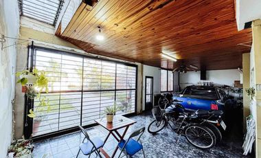 Casa en venta - 2 Dormitorios 1 Baño - Cocheras - 420Mts2 - Berisso