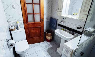 Casa en venta - 2 Dormitorios 1 Baño - Cocheras - 420Mts2 - Berisso
