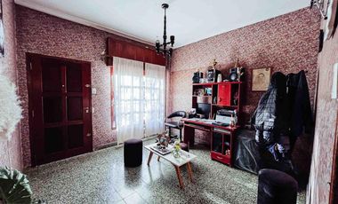 Casa en venta - 2 Dormitorios 1 Baño - Cocheras - 420Mts2 - Berisso