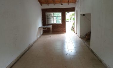 Casa Quinta en venta - 4 Dormitorios 2 Baños - 1.100Mts2 - El Pato, Berazategui