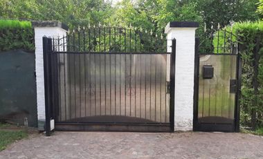 Casa en venta - 5 Dormitorios 4 Baños - 1.400mts2 - Bosques, Florencio Varela