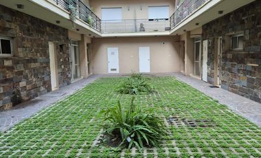 Cochera Semicubierta en centro de Banfield Este