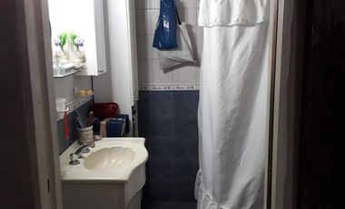 Casa en venta - 4 Dormitorios 2 Baños - Quilmes Oeste