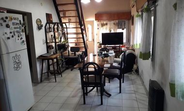Casa en venta - 4 Dormitorios 2 Baños - Quilmes Oeste