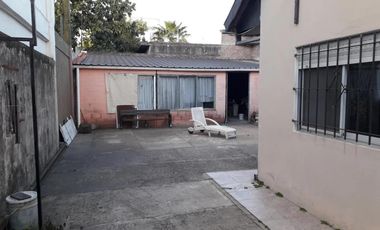 Casa en venta - 4 Dormitorios 2 Baños - Quilmes Oeste