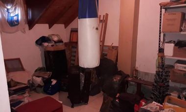 Casa en venta - 4 Dormitorios 2 Baños - Quilmes Oeste