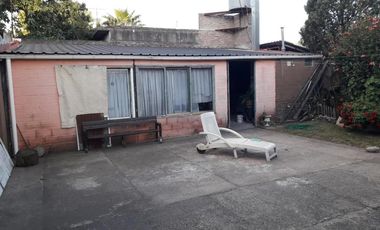 Casa en venta - 4 Dormitorios 2 Baños - Quilmes Oeste