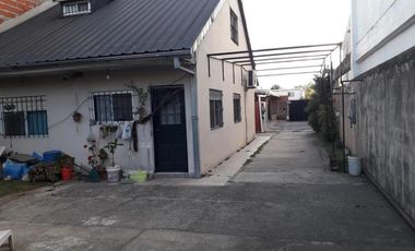 Casa en venta - 4 Dormitorios 2 Baños - Quilmes Oeste