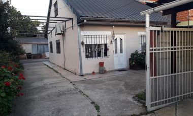 Casa en venta - 4 Dormitorios 2 Baños - Quilmes Oeste