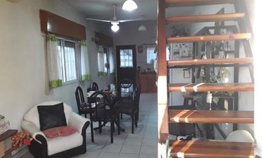 Casa en venta - 4 Dormitorios 2 Baños - Quilmes Oeste