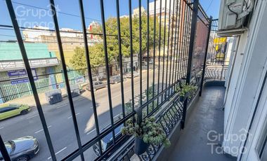 Venta CASA seis ambientes Villa Urquiza Balcón Terraza Frente Quincho Apto Crédito