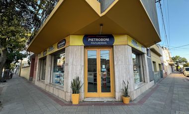 Casa y Local en Urquiza y Aguado - Amplio terreno