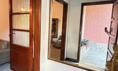 Casa y Local en Urquiza y Aguado - Amplio terreno