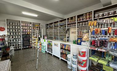 Casa y Local en Urquiza y Aguado - Amplio terreno