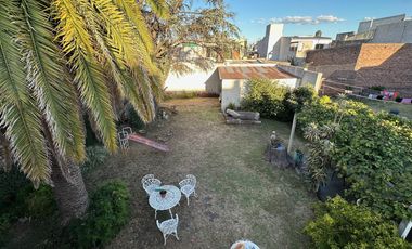 Casa y Local en Urquiza y Aguado - Amplio terreno