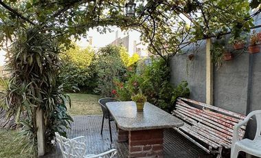 Casa y Local en Urquiza y Aguado - Amplio terreno