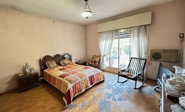 Casa y Local en Urquiza y Aguado - Amplio terreno