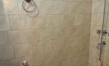 Casa y Local en Urquiza y Aguado - Amplio terreno