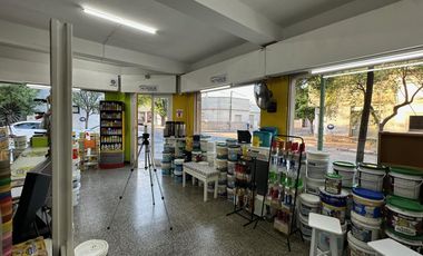 Casa y Local en Urquiza y Aguado - Amplio terreno