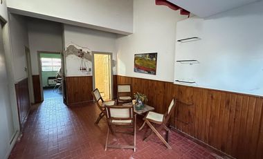 Casa y Local en Urquiza y Aguado - Amplio terreno