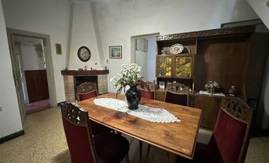 Casa y Local en Urquiza y Aguado - Amplio terreno