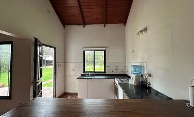 CASA A LA VENTA EN FUNES 3 DORMITORIOS AMPLIO PATIO Y PISCINA