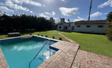 CASA A LA VENTA EN FUNES 3 DORMITORIOS AMPLIO PATIO Y PISCINA