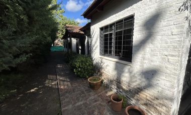 CASA A LA VENTA EN FUNES 3 DORMITORIOS AMPLIO PATIO Y PISCINA