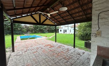 CASA A LA VENTA EN FUNES 3 DORMITORIOS AMPLIO PATIO Y PISCINA