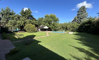 CASA A LA VENTA EN FUNES 3 DORMITORIOS AMPLIO PATIO Y PISCINA