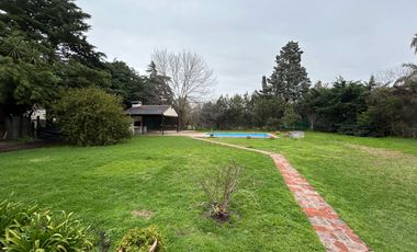 CASA A LA VENTA EN FUNES 3 DORMITORIOS AMPLIO PATIO Y PISCINA