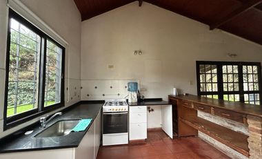 CASA A LA VENTA EN FUNES 3 DORMITORIOS AMPLIO PATIO Y PISCINA