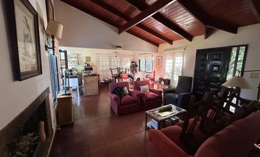 CASA A LA VENTA EN FUNES 3 DORMITORIOS AMPLIO PATIO Y PISCINA